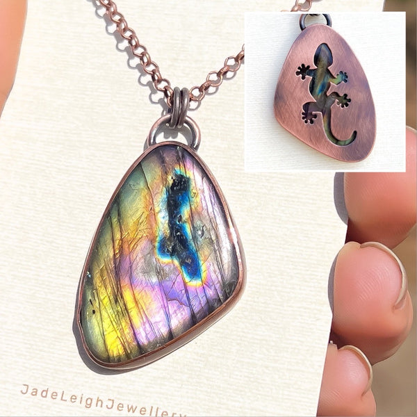 Gecko spirit animal necklace, copper and labradorite